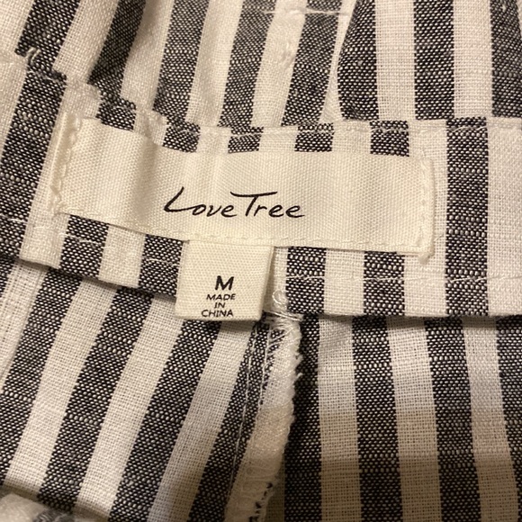 Gray and white strip shorts - Picture 5 of 7